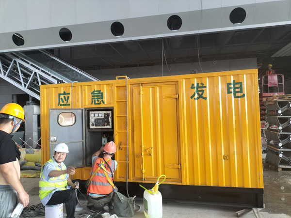 江城怎样判断空气滤清器是否需要更换？